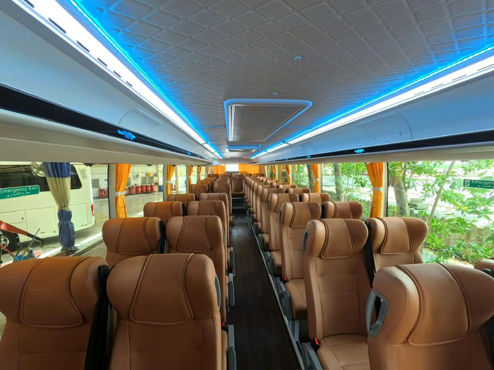 50 Seater Luxury Coach - image 2