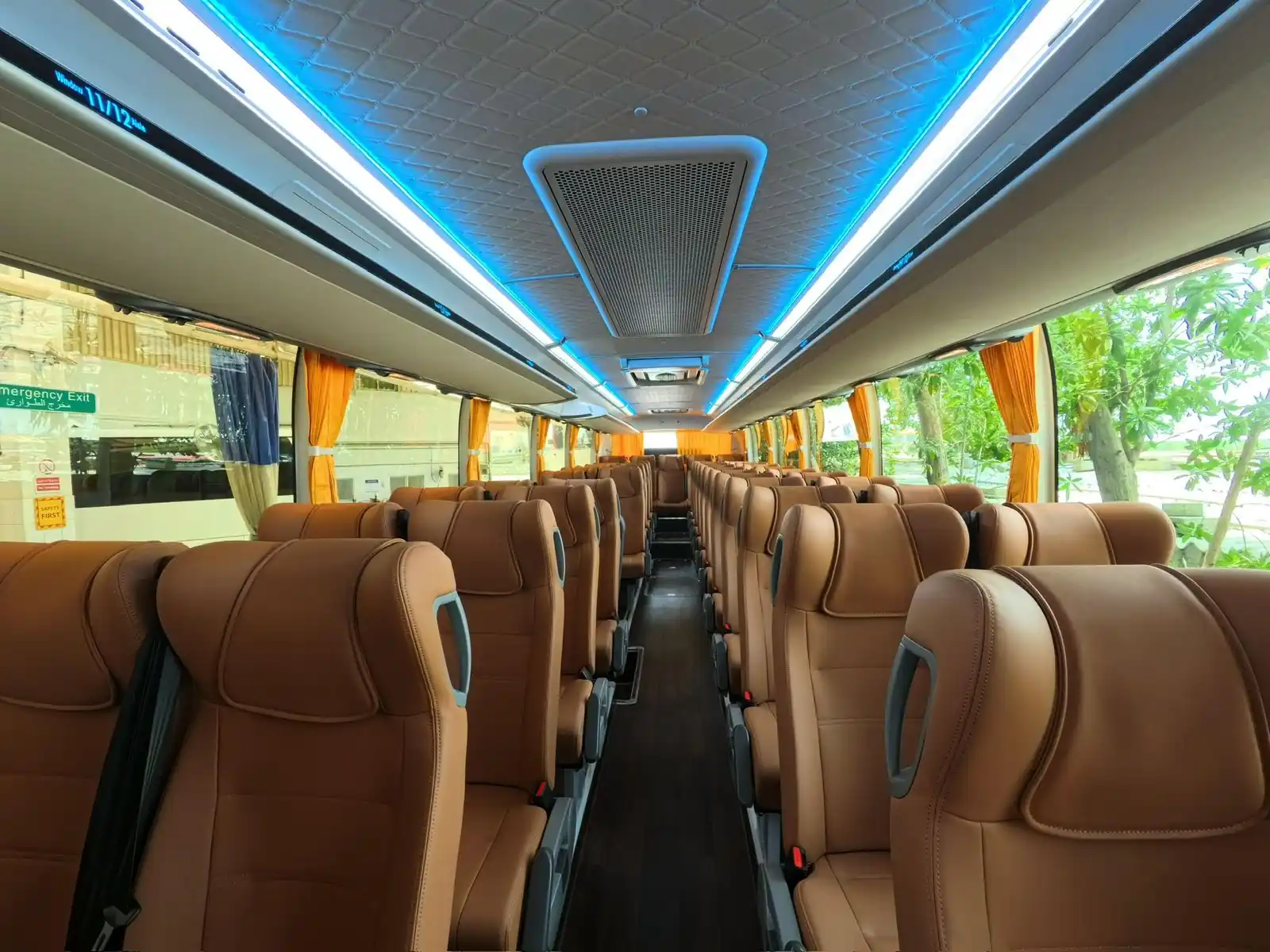 50 Seater Luxury Coach - image 3
