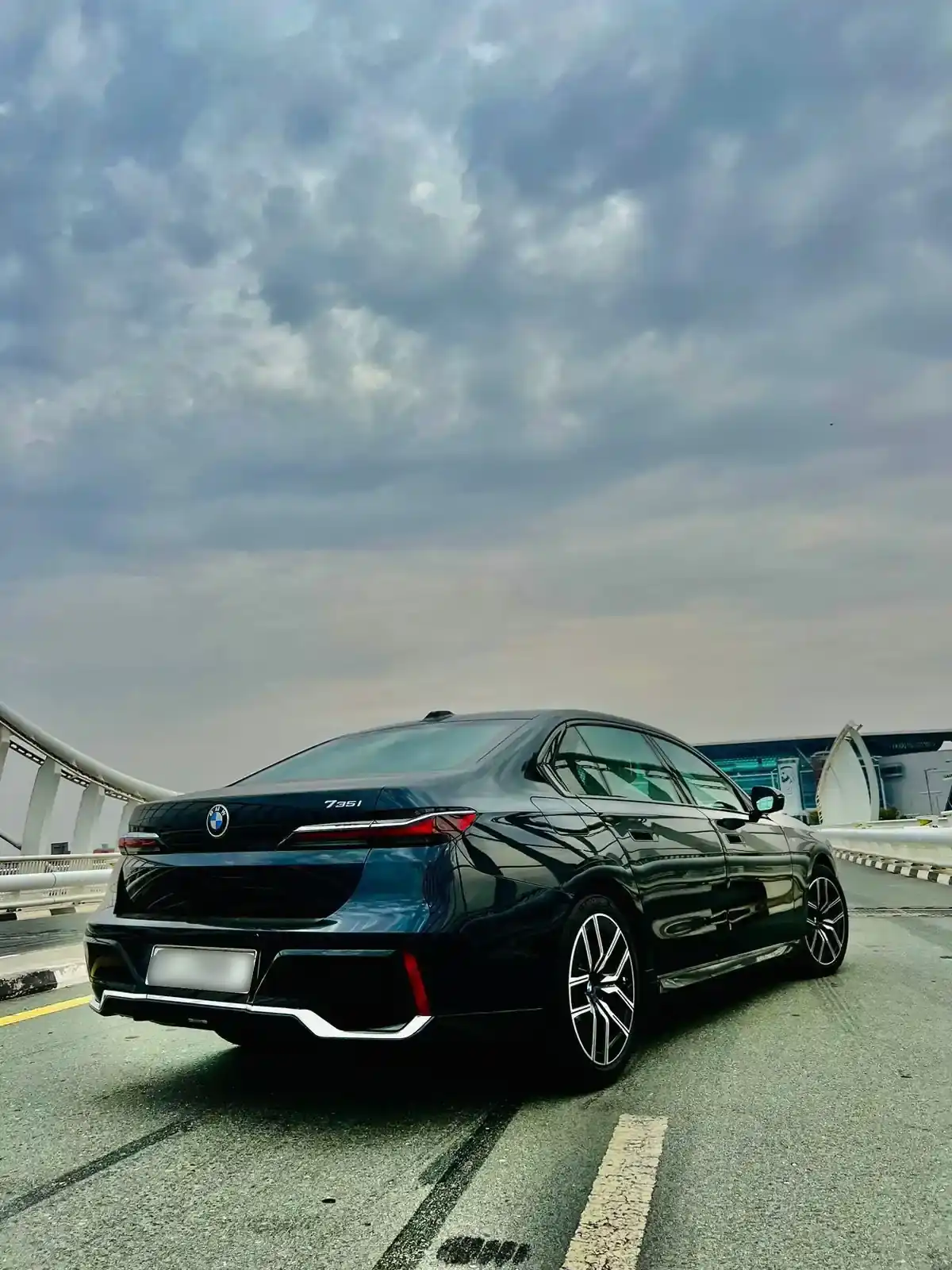 BMW 7 Series - image 2