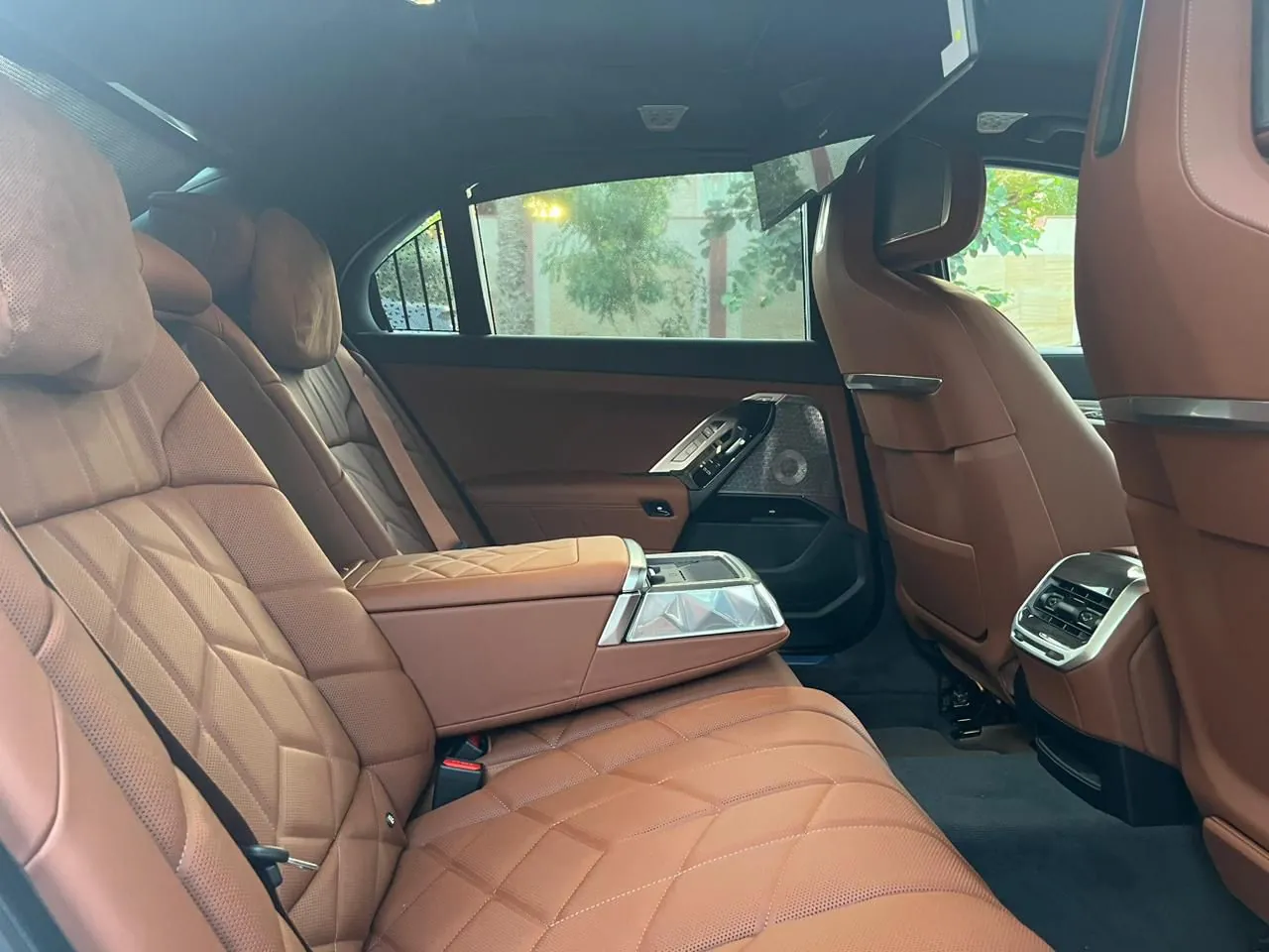 BMW 7 Series - image 3