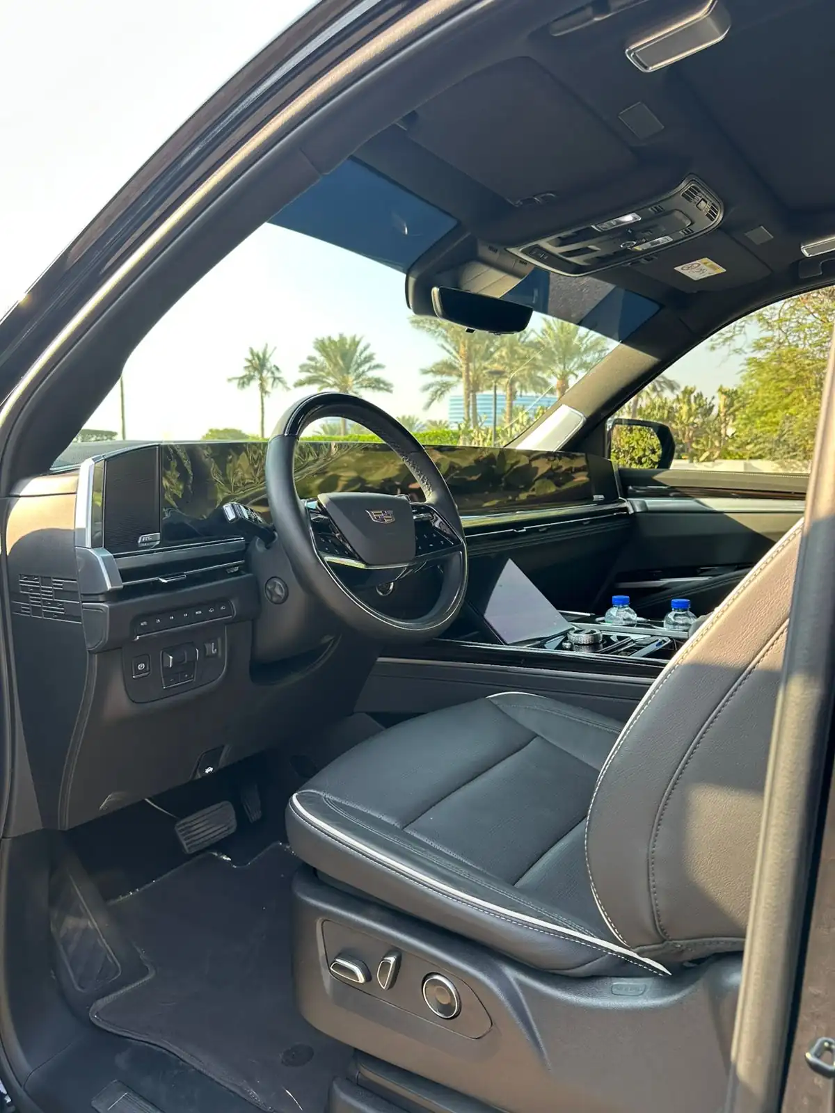 Cadillac Escalade 7 Seater - image 3