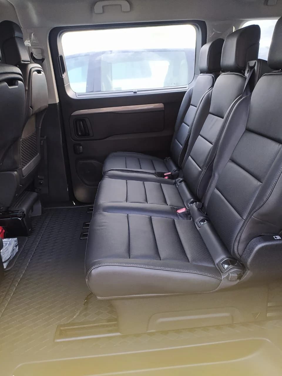 Citroën Space Tourer 7 Pax - image 2