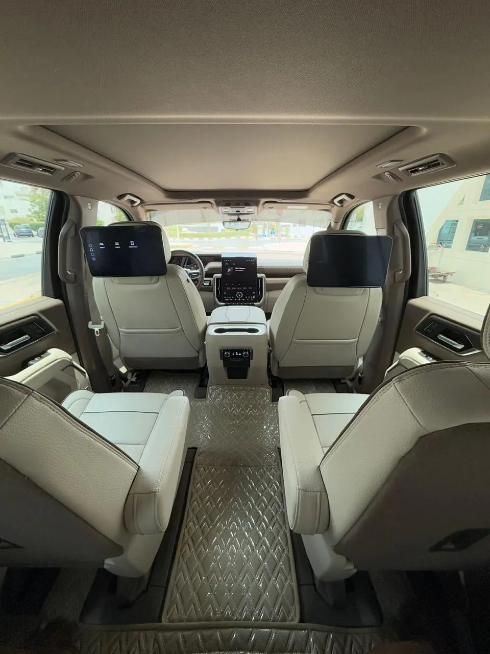 GMC Yukon Denali - image 3