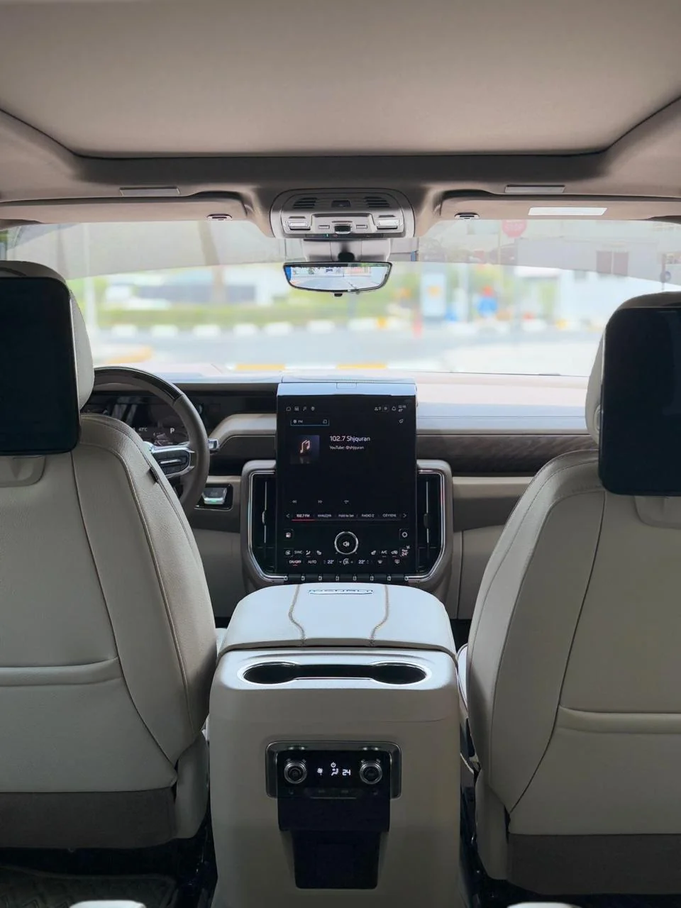 GMC Yukon Denali - image 4