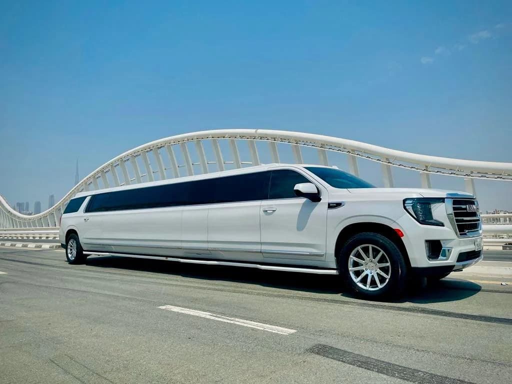 GMC Yukon Limousine - image 2