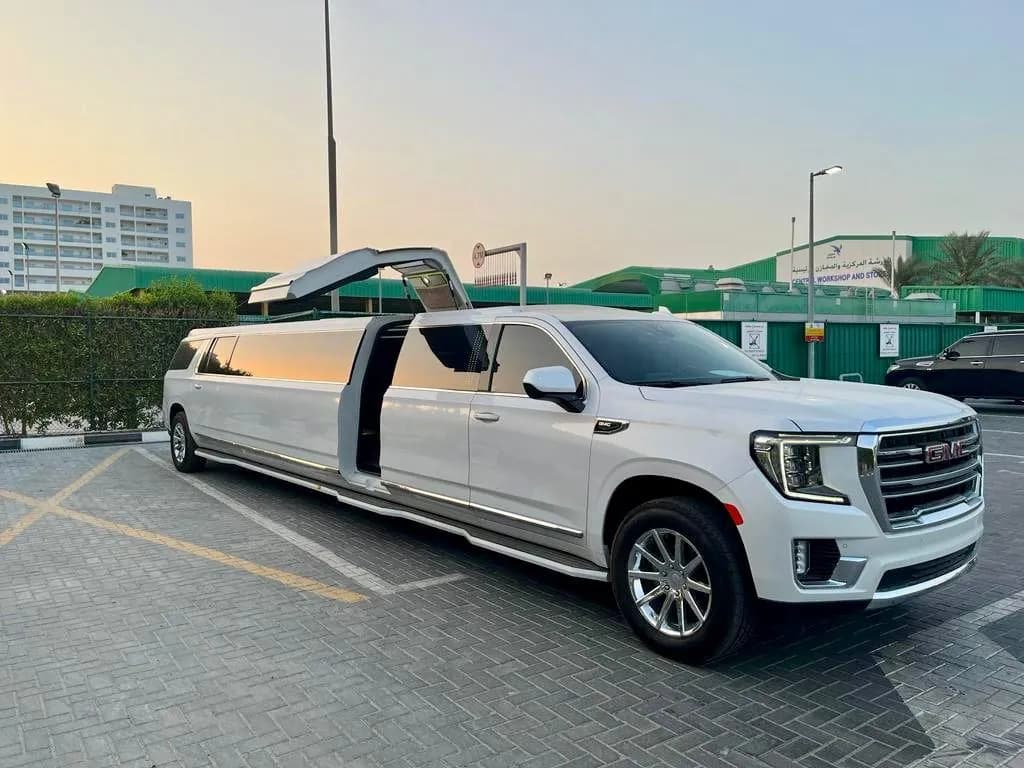 GMC Yukon Limousine - image 3