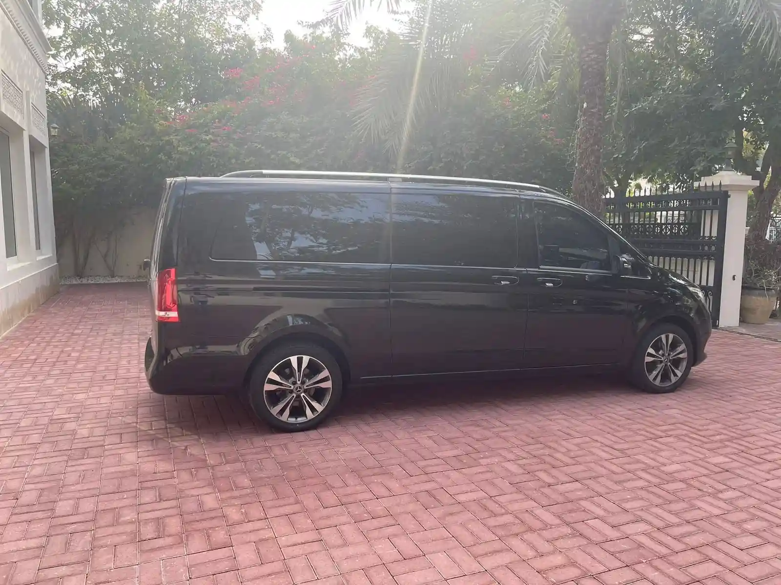 Mercedes V-Class - image 2