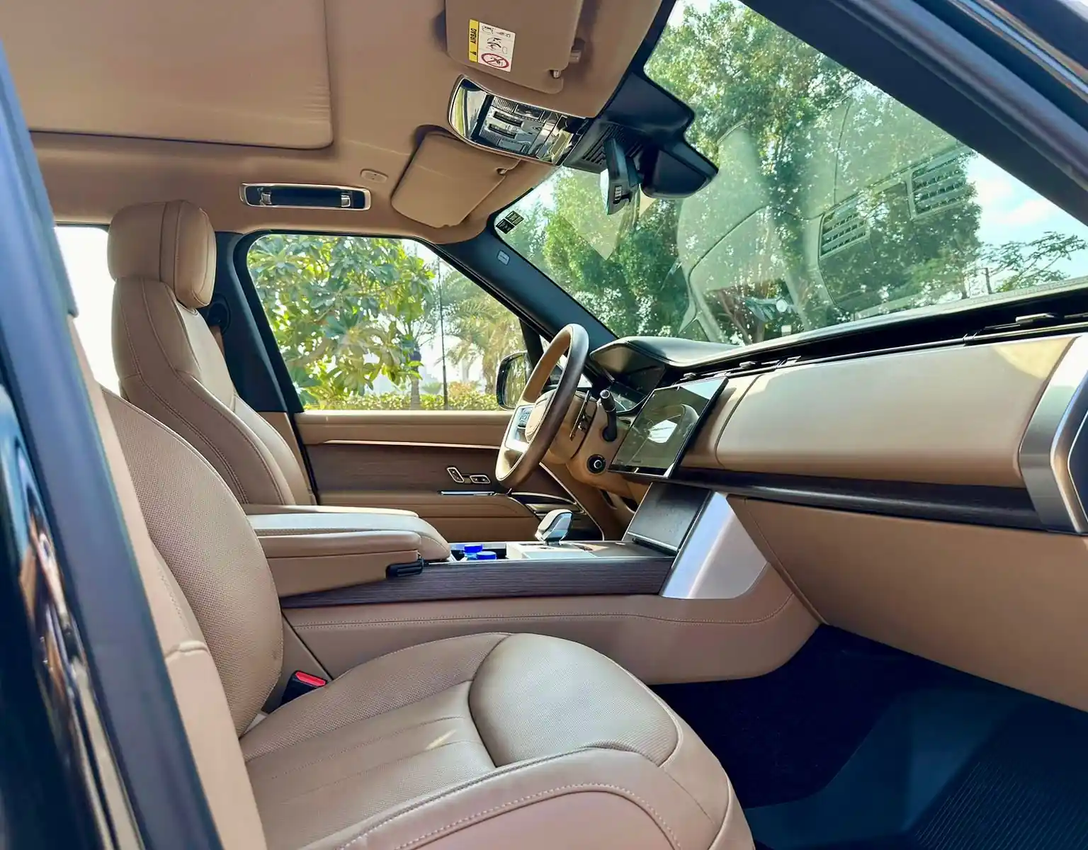 Range Rover - image 4