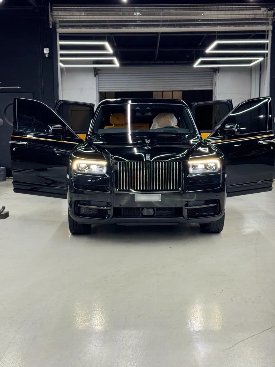 Rolls-Royce Cullinan - image 2