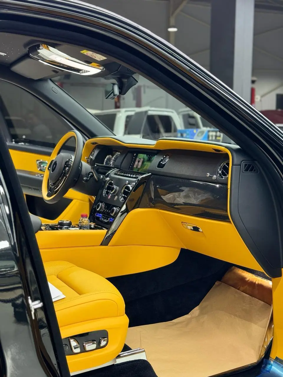 Rolls-Royce Cullinan - image 4