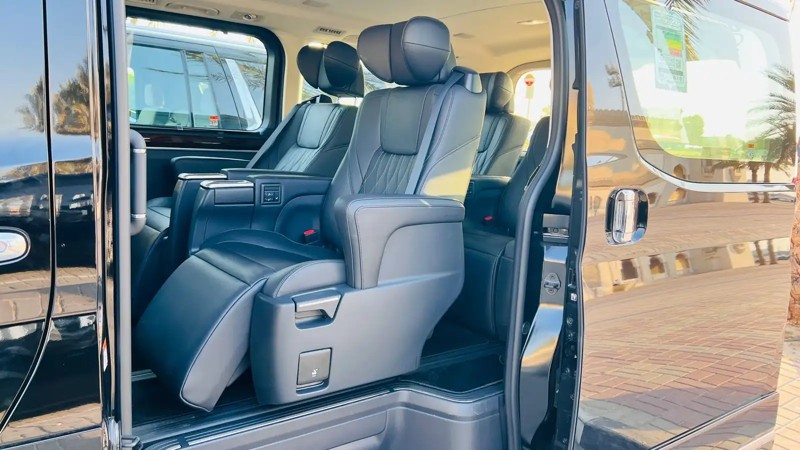 Toyota Granvia Van 7 Pax - image 2