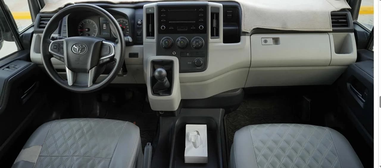 Toyota Hiace 11 Seater - image 2